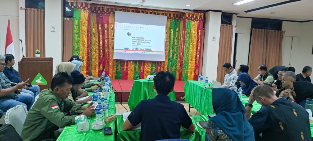 Evaluator Lakukan Bedah Dokumen Dossier UGGp Ranah Minang Silokek di Hotel Bukik Gadang