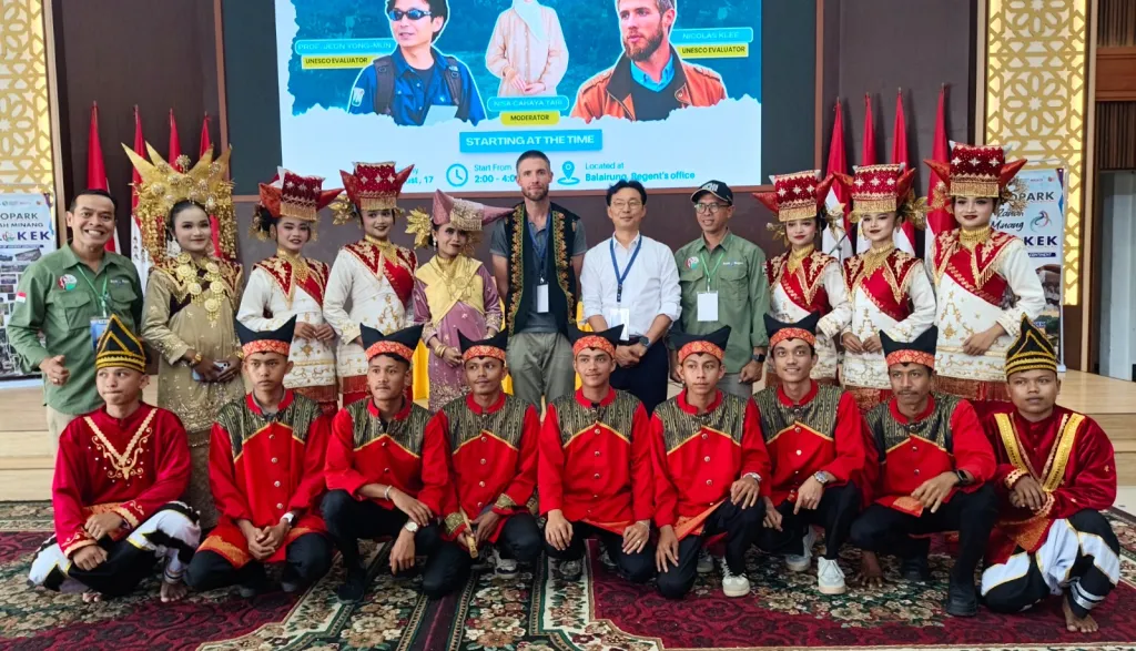 TIM EVALUATOR UNESCO TIBA DI GEOPARK RANAH MINANG SILOKEK